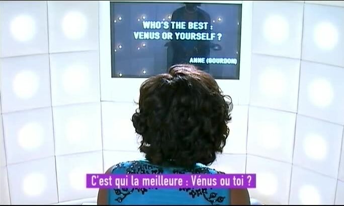 Cleavage on Le Grand Journal, french tv!