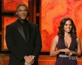 Cleavage from the 2009 NAACP Awards!