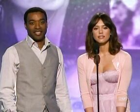 Cleavage in frilly thing from the 2009 Independent Spirit Awards!