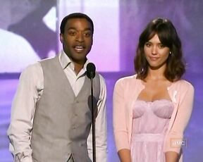 Cleavage in frilly thing from the 2009 Independent Spirit Awards!