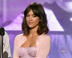 Cleavage in frilly thing from the 2009 Independent Spirit Awards!