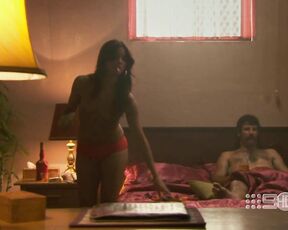 Topless in Underbelly s02e05!