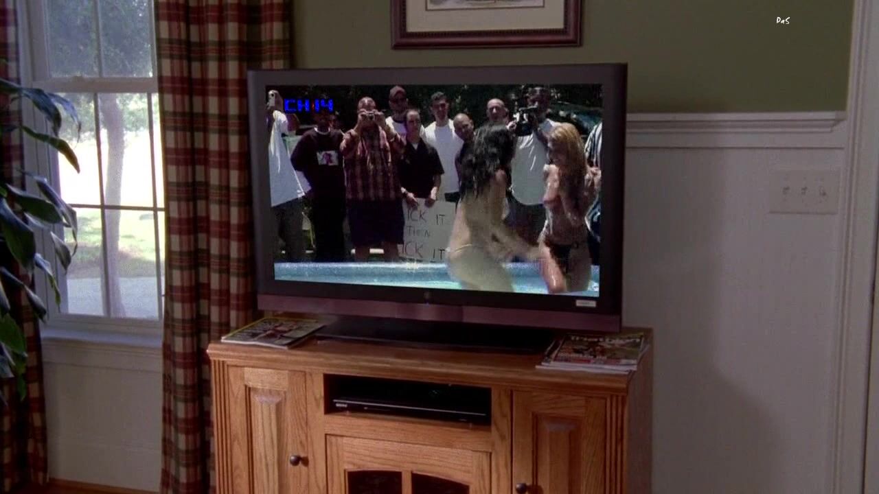 and Unknowns Topless on Eastbound and Down s01e04 720p!