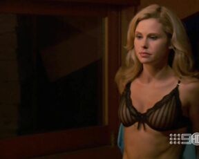 Nipple Slip in Underbelly s02e06!