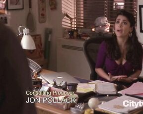 Salma Hayek and Tina Fey Kissing and Cleavage on 30 Rock 3x19 HD!