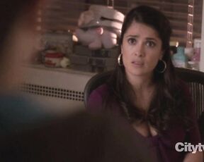 Salma Hayek and Tina Fey Kissing and Cleavage on 30 Rock 3x19 HD!