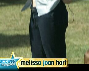 Shows Her Ass in Tight Jeans during Access Hollywood interview!