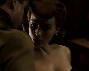 Cleavage, Looking Sexy, in Watchmen!