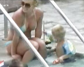 Does Letterman Top 10 In Bikini and Paparazzi Bikini Vid!