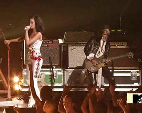 with Joe Perry Performing We Will Rock You at the 2009 MTV VMAs!