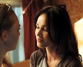 Megan Fox and Amanda Seyfried Lesbian Kiss!