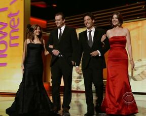 Alyson Hannigan and Colie Smulders from the Emmys and How I Met Your Mother s05e01 hdtv720p!