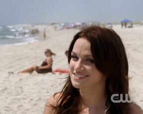 in green Bikini on One Tree Hill S7e2!