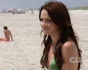 in green Bikini on One Tree Hill S7e2!