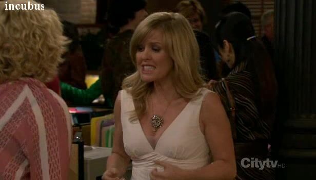 Cleavage in Accidentally on Purpose S01E01!