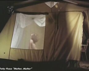 Undressed in tent in Mulher, Mulher!