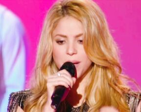 performing She Wolf on Le Grand Journal hdtv720p!