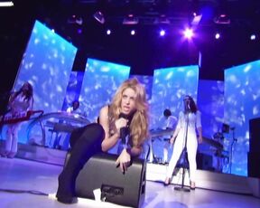 performing She Wolf on Le Grand Journal hdtv720p!