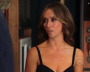 a lot of Cleavage on Ghost Whisperer S5 E3!