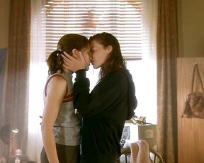 Jessica Pare and Piper Perabo Nude Lesbianism in Lost and Delirious 720p!