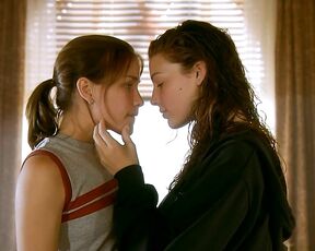 Jessica Pare and Piper Perabo Nude Lesbianism in Lost and Delirious 720p!