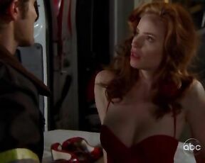 Lindsay Price and Jaime Ray Newman Lesbian Kiss on Eastwick S1 E5 HD!