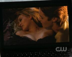 Cleavage on Gossip Girl S3e8!