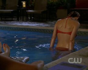 Ashlee Simpson and Stephanie Jacobsen in Bikini on Melrose Place s01e09 hdtv720p!