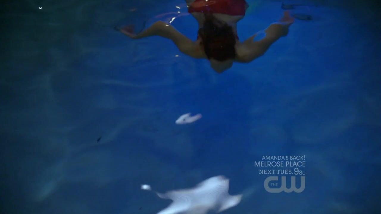 Ashlee Simpson and Stephanie Jacobsen in Bikini on Melrose Place s01e09 hdtv720p!