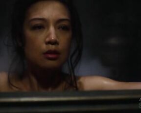 Showering and Lesbian Kiss on Stargate Universe S1 E9 HD!