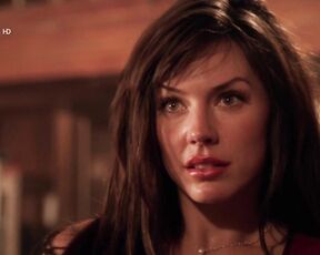 Cleavage and Leggy on Smallville HD 1080!