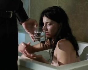 Bare Skin in tub on Crash s02e10 hdtv720p!