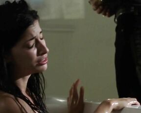 Bare Skin in tub on Crash s02e10 hdtv720p!