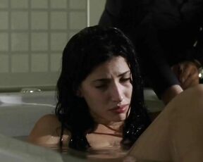 Bare Skin in tub on Crash s02e10 hdtv720p!