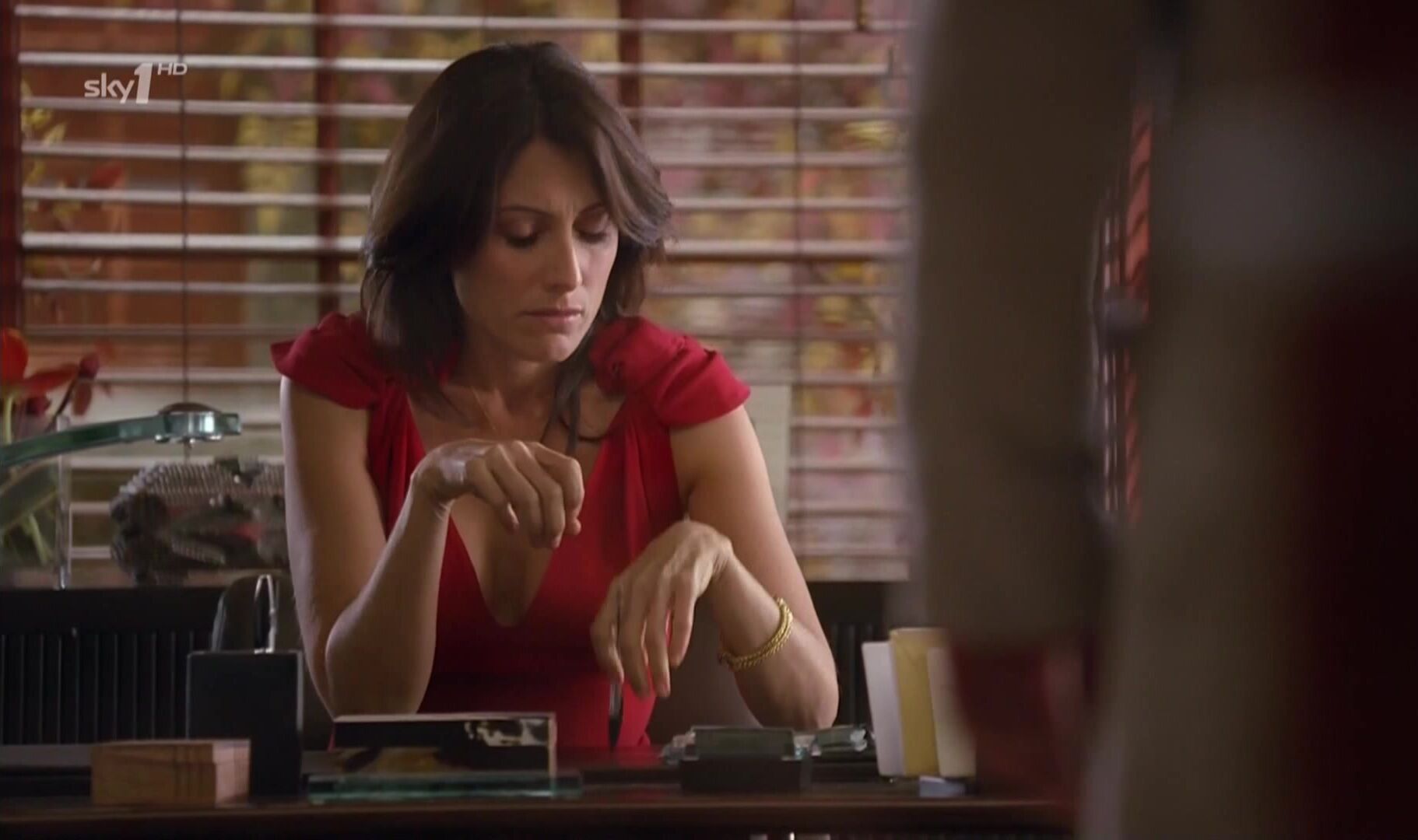 Cleavage on House S6 Ep 10 HD 1080!