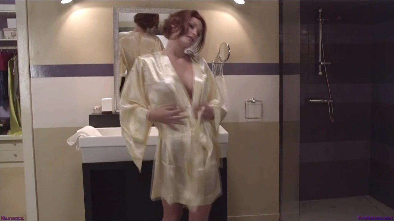 Heather Vandeven, Krista Anye, Mary Legault and Mia Presley Nude in tub on Life on Top s1 ep11 Growing Pains!