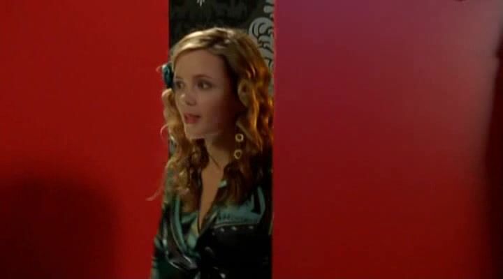 Camille Keenan and Annie Stanford Cleavage in Satisfaction s03e03!