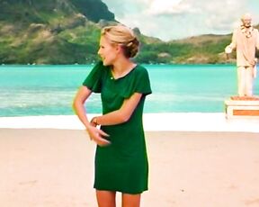 Kristen Bell, Kristin Davis and Malin Akerman in Bikini in Couples Retreat!