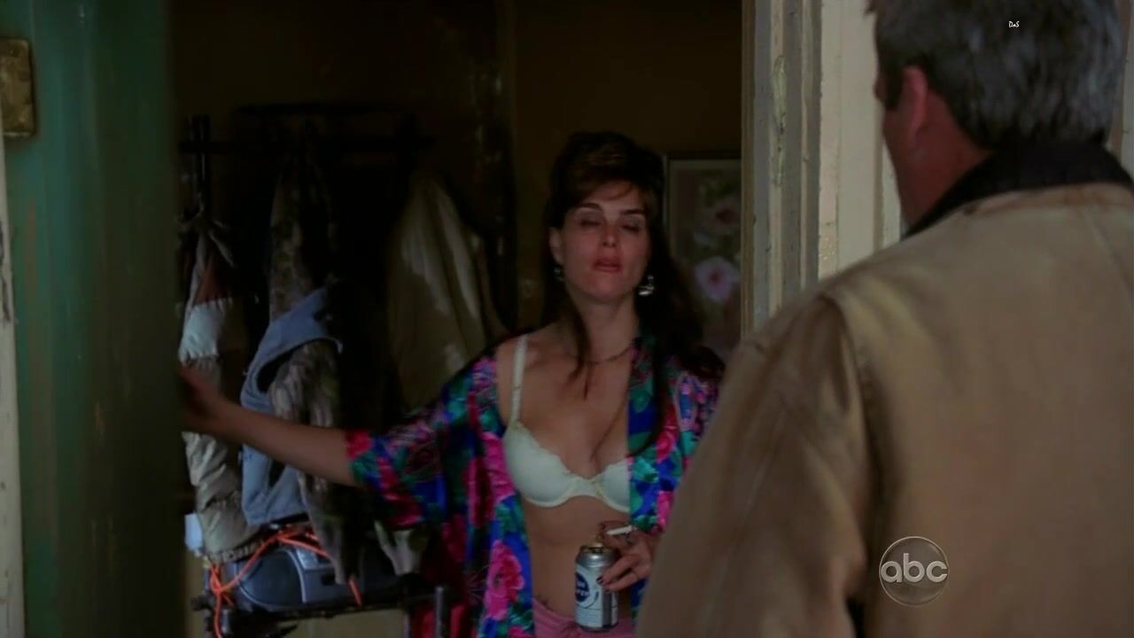 in Bra on The Middle s01e12!