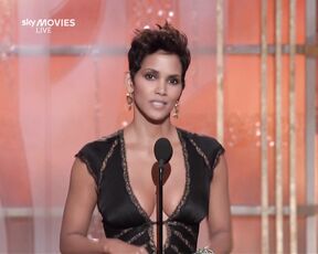 Big Cleavage at the 2010 Golden Globes HD 1080!