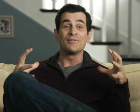 in Underwear crawling on Modern Family S01E13 720p!