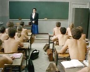 Fully Nude in Point de Fuite or the naked teacher!