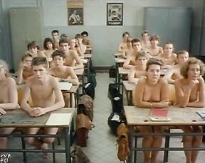 Fully Nude in Point de Fuite or the naked teacher!