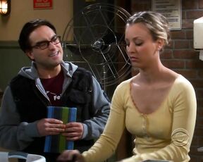 Pokers in yellow top on Big Bang Theory S3e12!