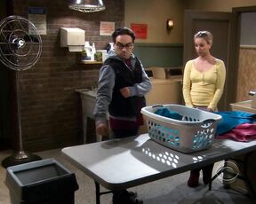 Pokers in yellow top on Big Bang Theory S3e12!