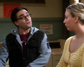 Pokers in yellow top on Big Bang Theory S3e12!