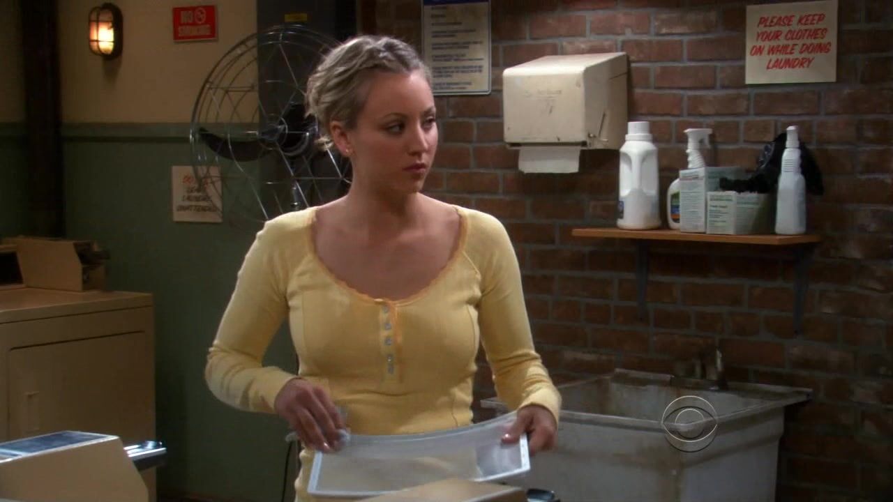 Pokers in yellow top on Big Bang Theory S3e12!