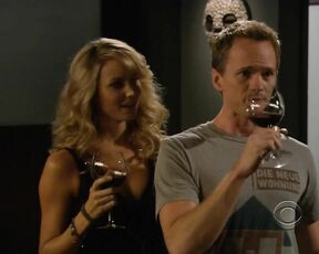 Cleavage on How I Met Your Mother S5e12!