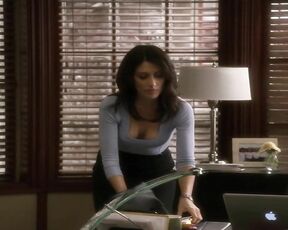 Cleavage from House S06E13!