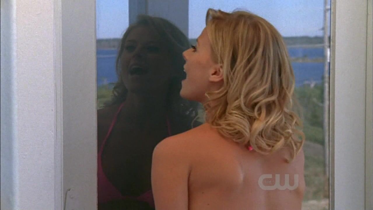 wet in Bikini on One Tree Hill S7e15!